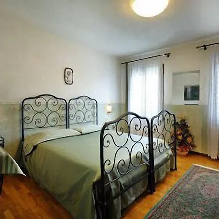 Ernestina 4*