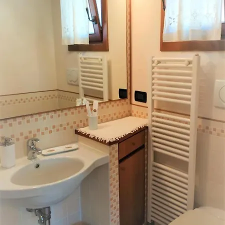 Ernestina 4*